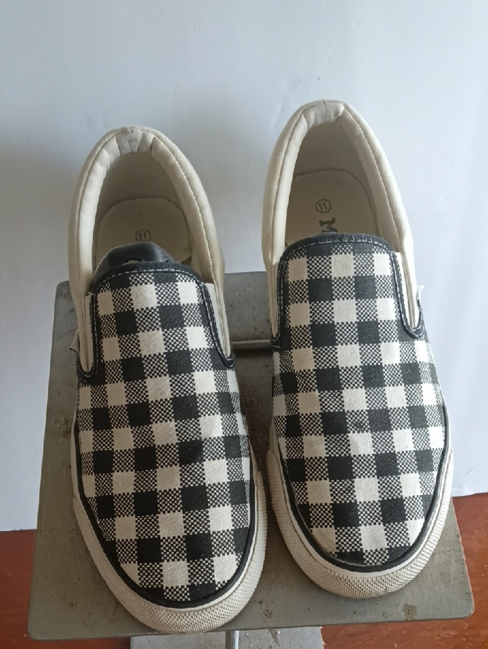 Women's Mudd Black And White Checkerboard Slip On Sneakers Sz 11